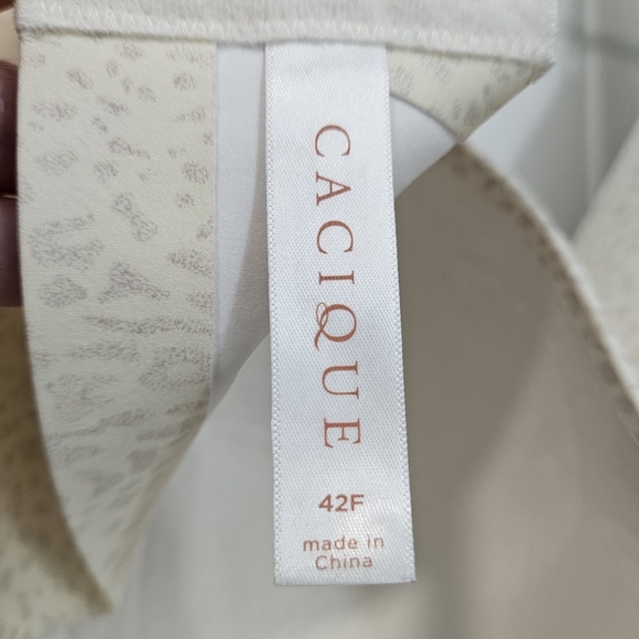 Cacique By Lane Bryant Cream Animal Print  Back smoothing Underwire Bra 42F - Picture 7 of 8